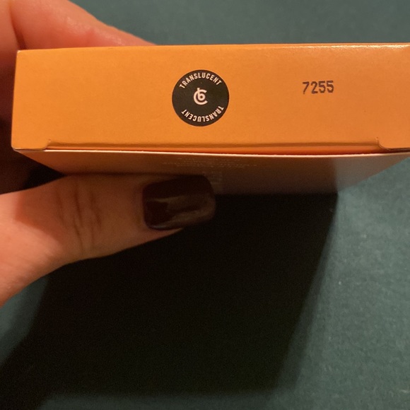 Translucent – Set & Extend Finishing Powder - Picture 4 of 6